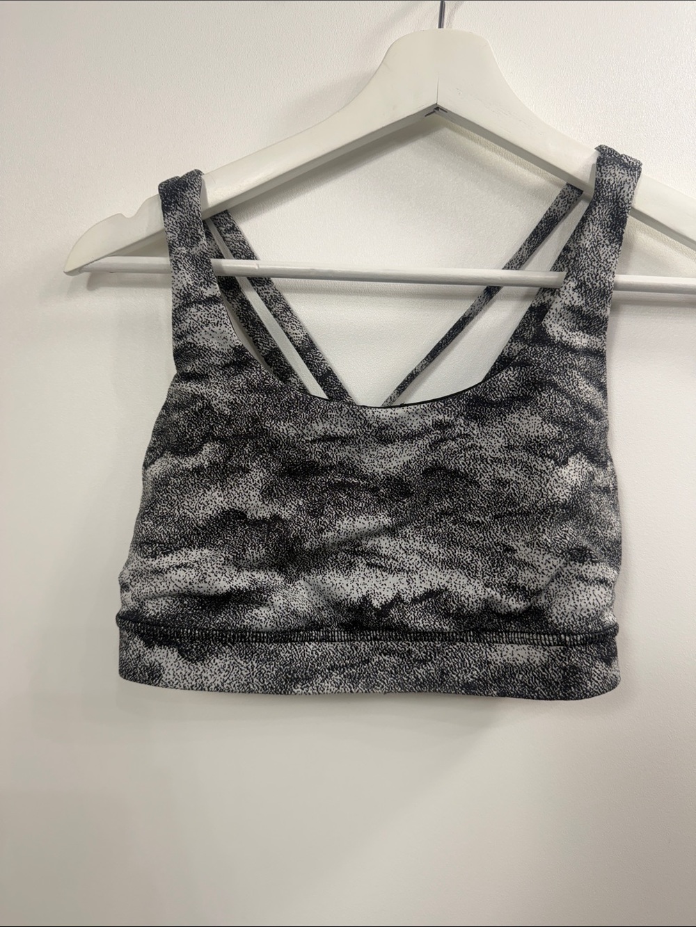 Lululemon Energy Bra black white pattern size 6